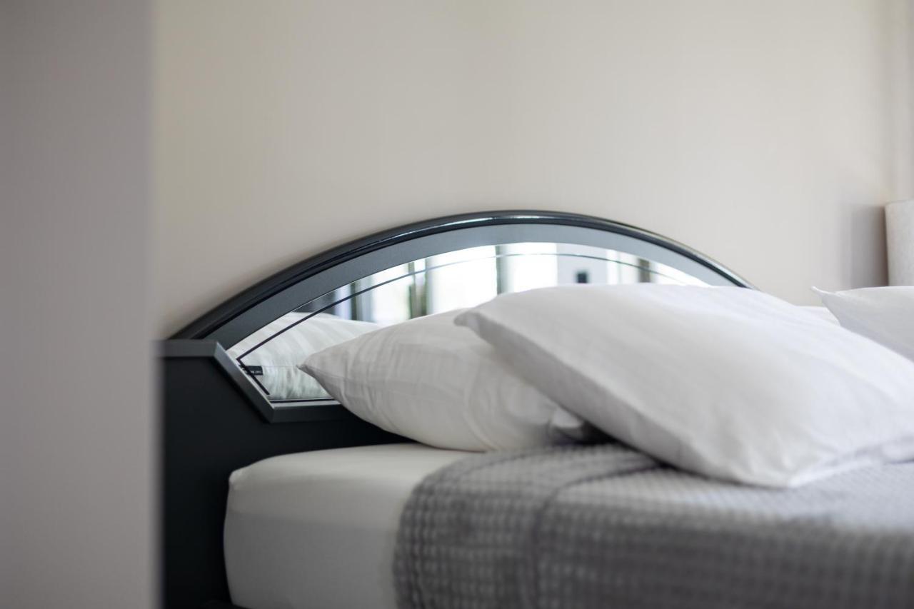 Luxury Room With King Size Bed Дордрехт Экстерьер фото